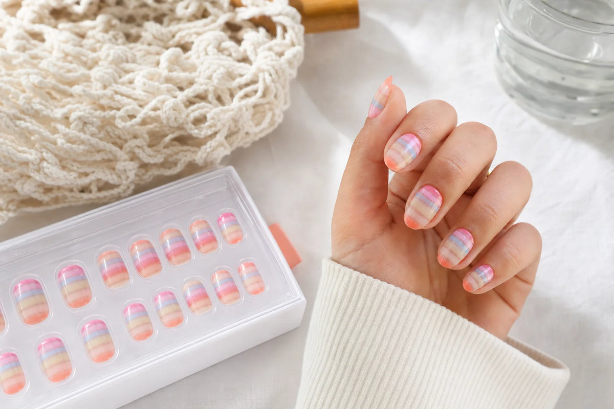 Press-on nails vacances week-end : la manucure idéale