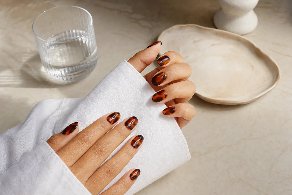 Les press-on nails abîment-ils les ongles ? La vérité
