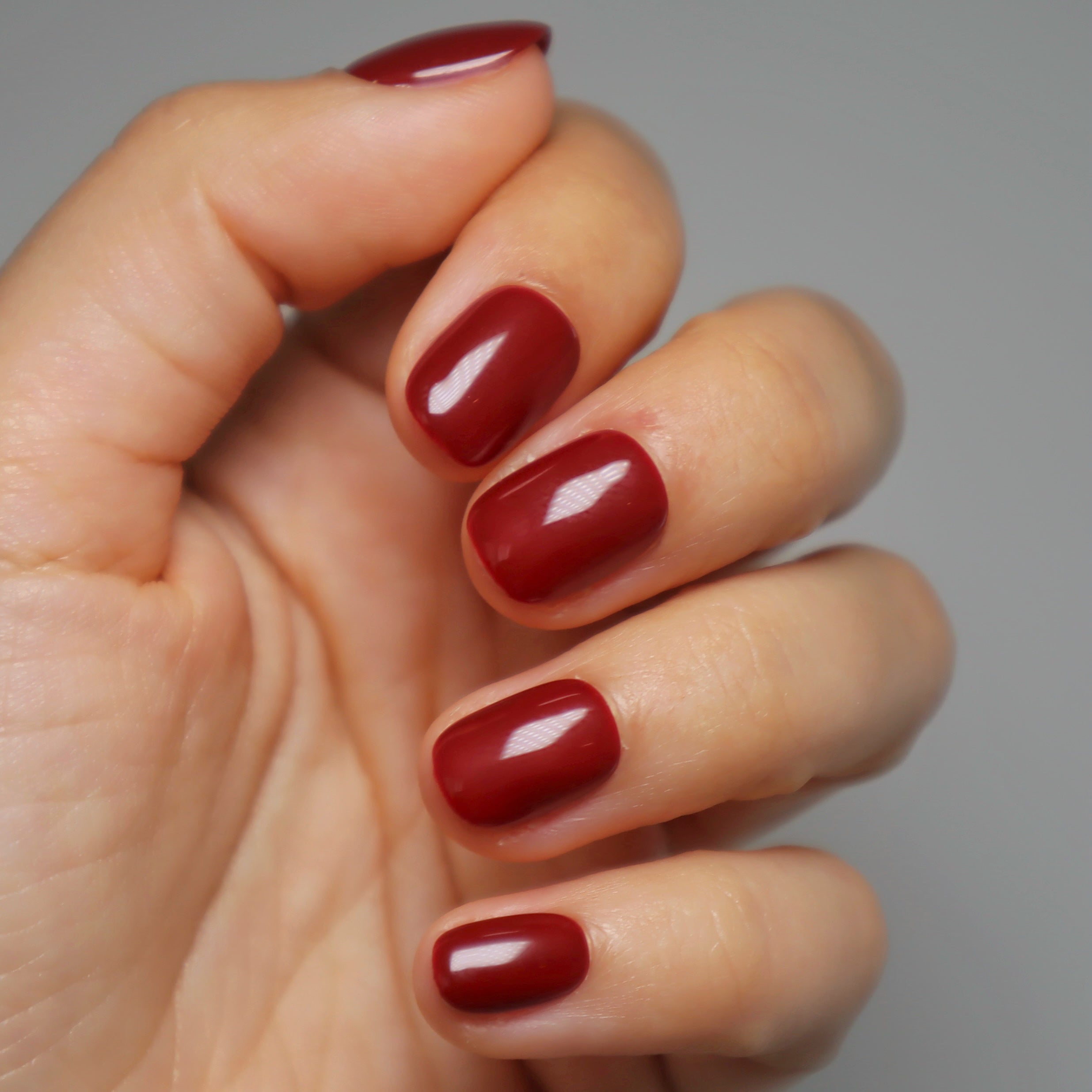 Faux-ongles bordeaux extra court gloomie nails