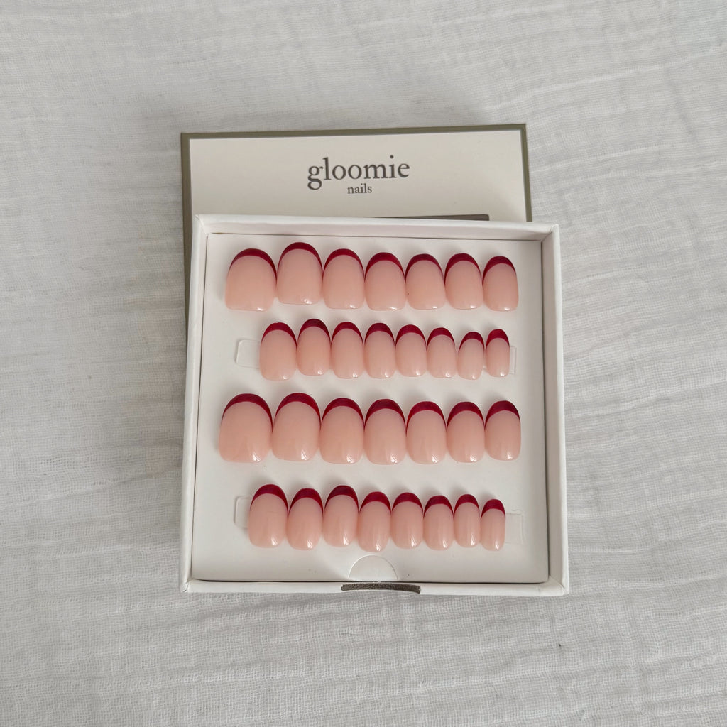 faux-ongles french bordeaux gloomie nails