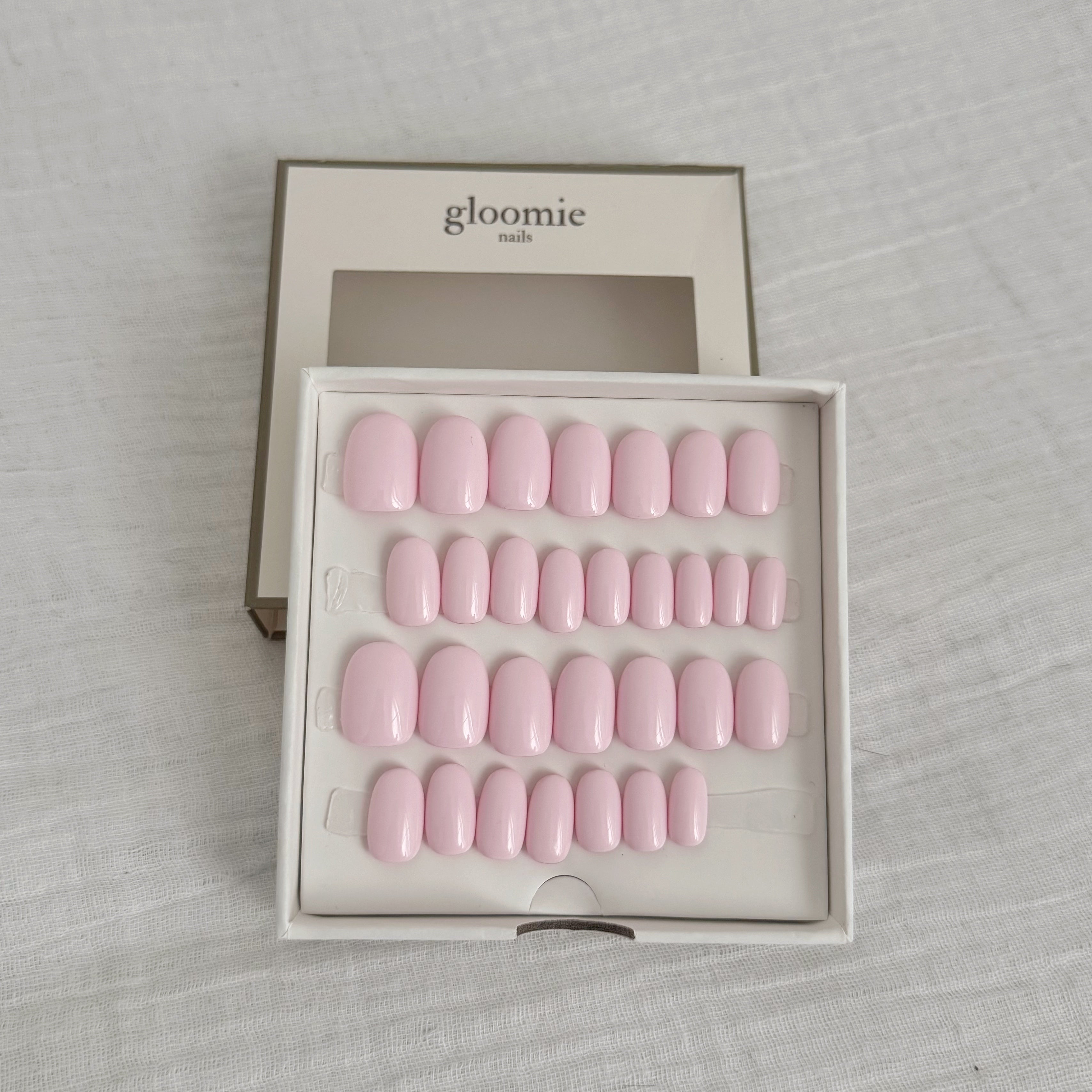 faux-ongles rose ballerine gloomie nails