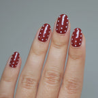 faux-ongles polka dots bordeaux gloomie nails