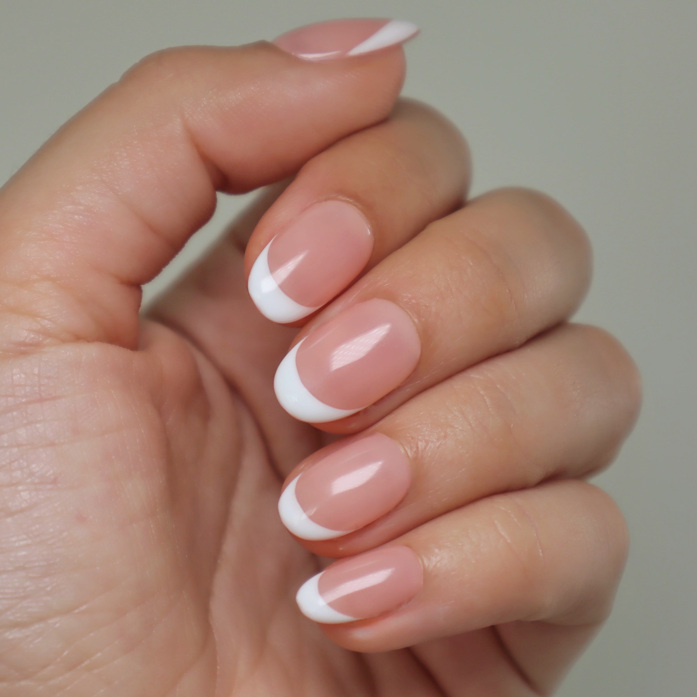 faux-ongles french manucure nude gloomie nails