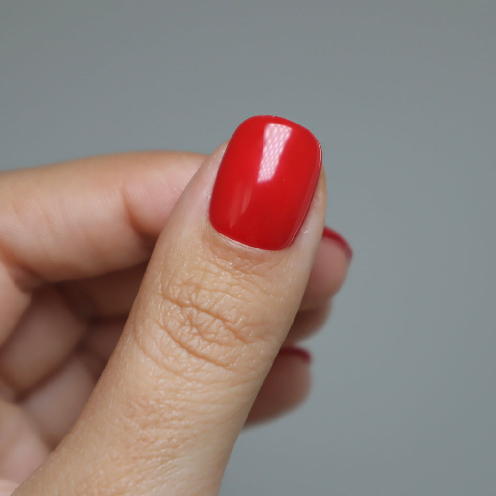 faux-ongles rouge extra court gloomie nails